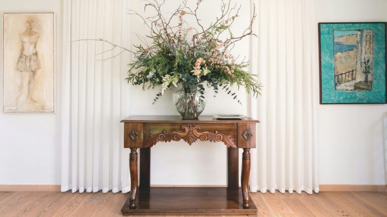 antique-table-vase-plant